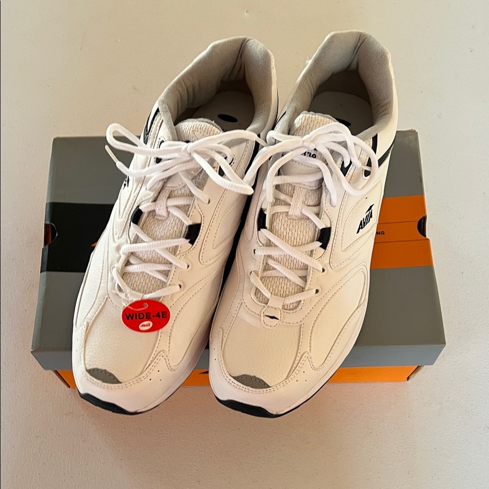 NWT Avia 339 Men's White and Navy Walking Shoes Size 13X Wide 4E